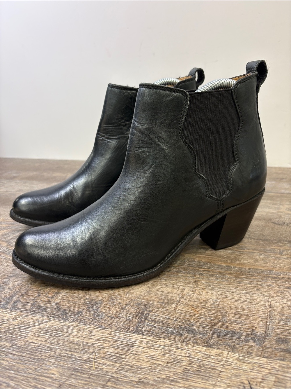Frye Black Leather Chelsea Ankle Boots Women’s Size 8.5 B